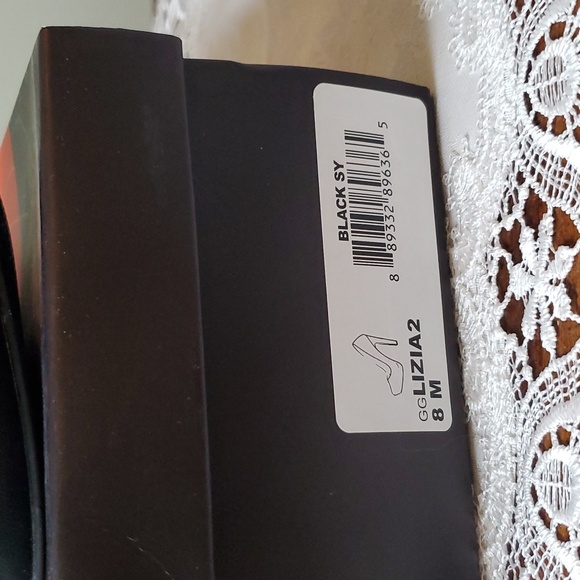 Guess Heels - Picture 2 of 5